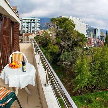 Guest House Mandarina Budva Luaran gambar