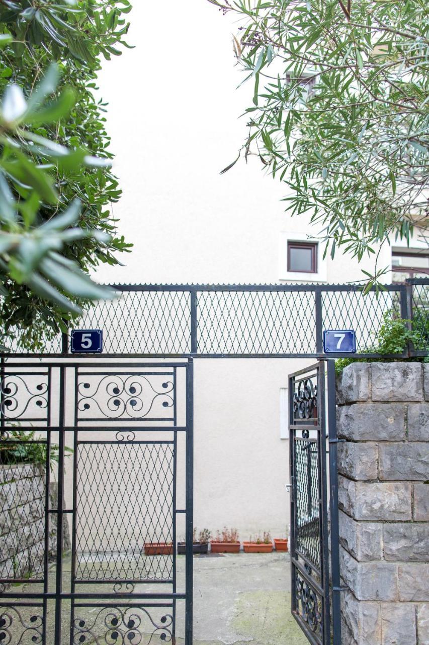Guest House Mandarina Budva Luaran gambar