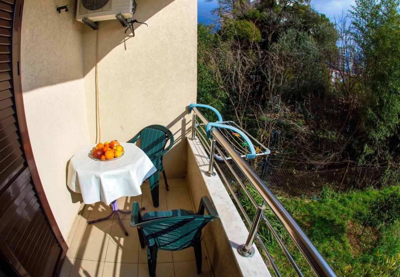 Guest House Mandarina Budva Luaran gambar
