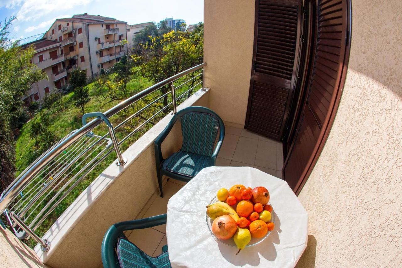 Guest House Mandarina Budva Luaran gambar