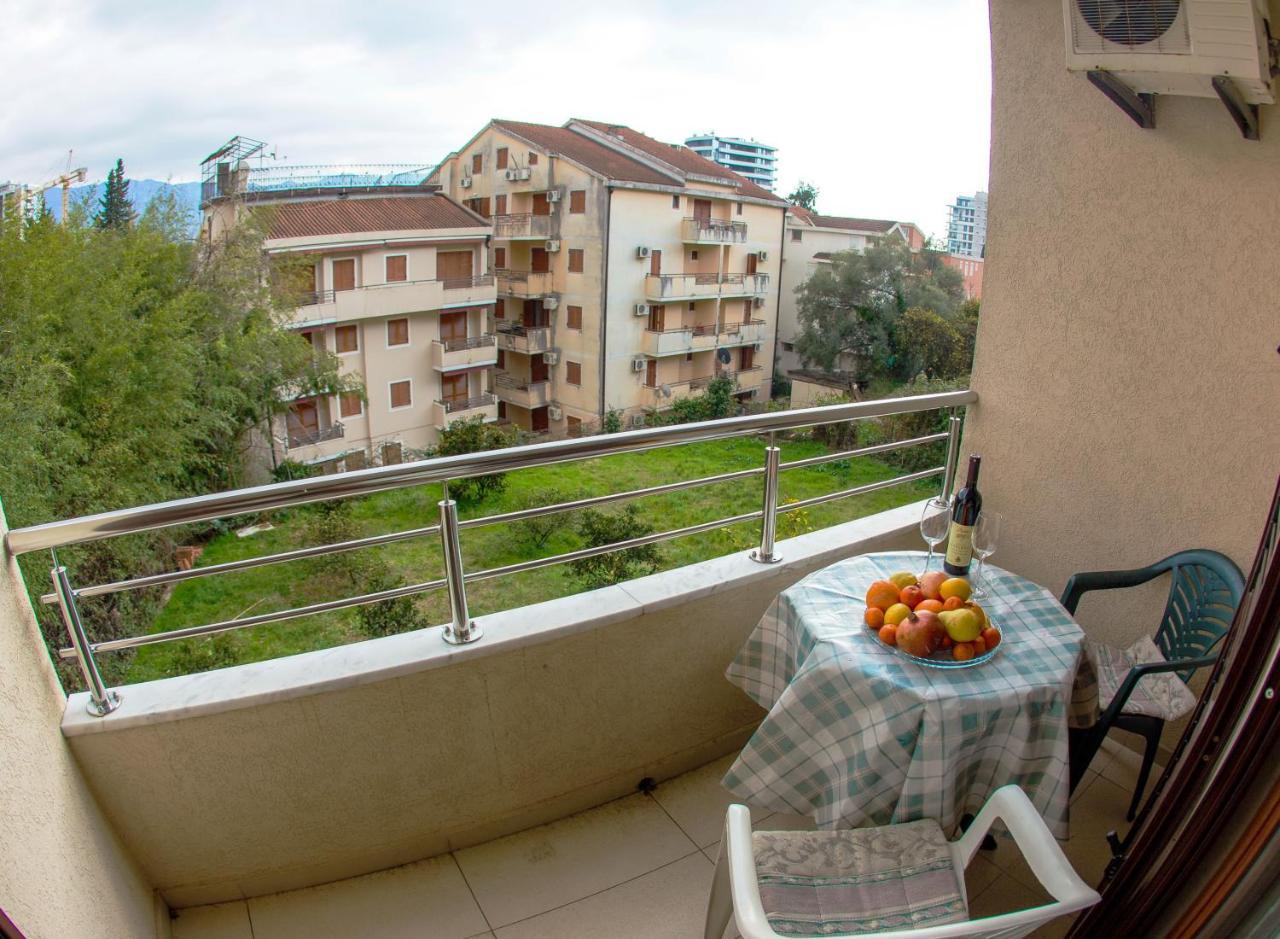 Guest House Mandarina Budva Luaran gambar