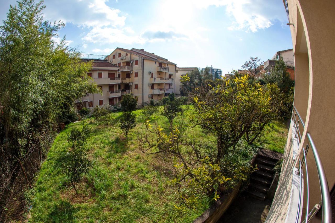 Guest House Mandarina Budva Luaran gambar